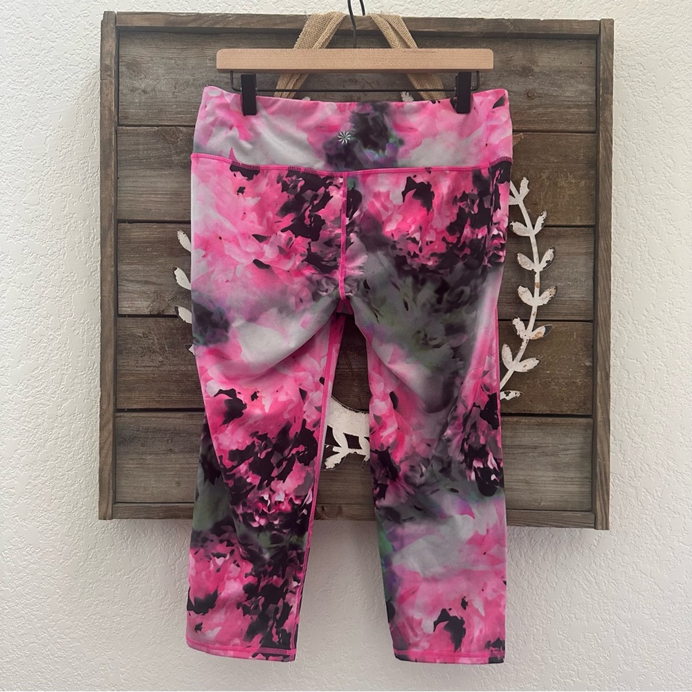 Athleta Chaturanga‎ Floral Bloom Capri Tight Legging Pink Gray Print Large - Picture 2 of 9